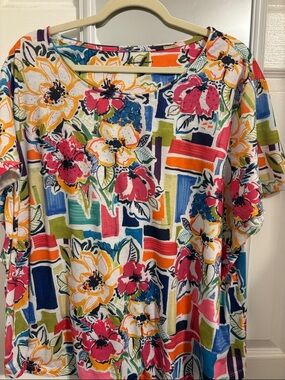 Allison Daley Multi-Color Floral Short-Sleeve Top size 3X PtP 28, Length 28